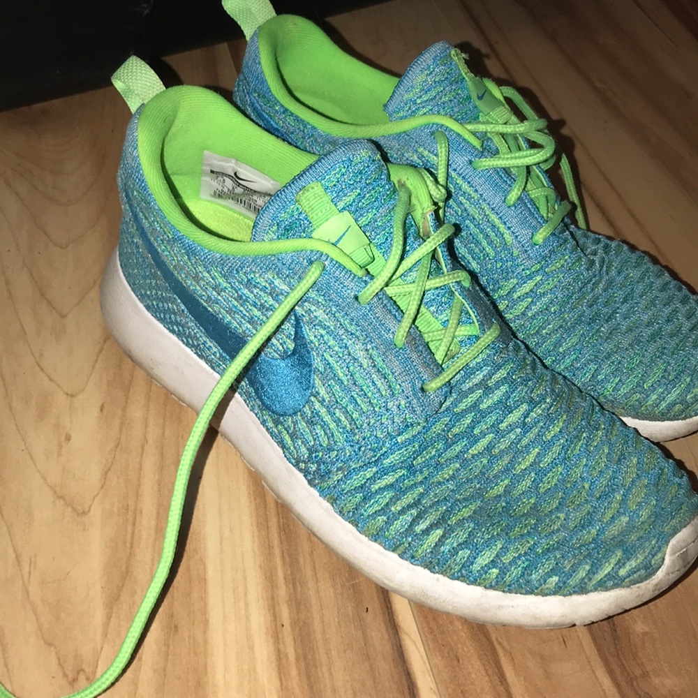 Nike tennis shoes